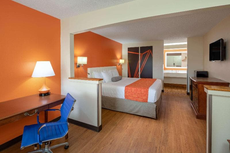 Howard Johnson by Wyndham Savannah photo 1