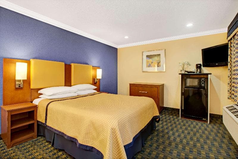 Days Inn by Wyndham San Francisco - Lombard photo 1