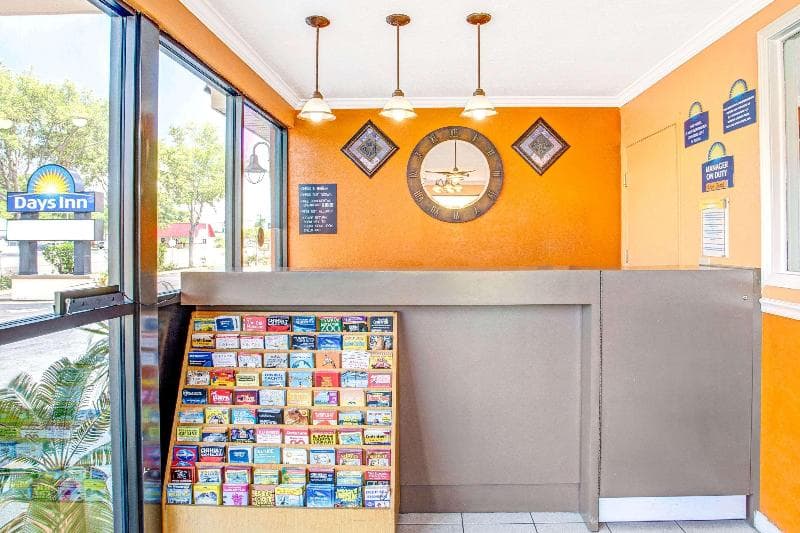 Days Inn By Wyndham St. Petersburg Central 3