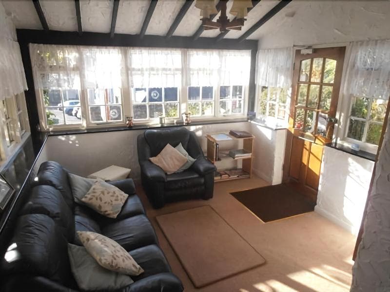 Burleigh House - Guest House
