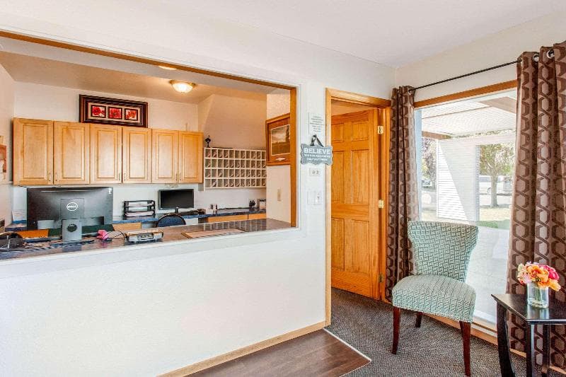 Rodeway Inn 5