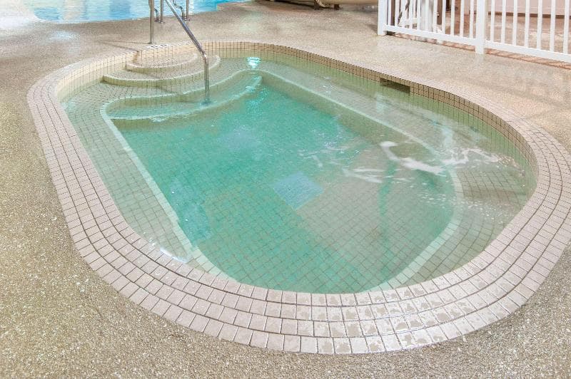 Ramada by Wyndham Drumheller Hotel & Suites 4