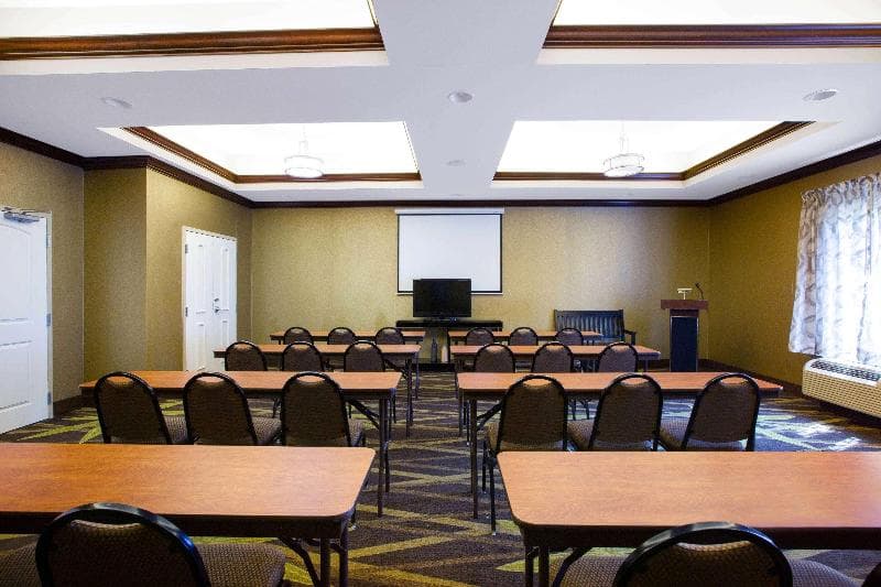 La Quinta Inn & Suites by Wyndham Tupelo photo 1