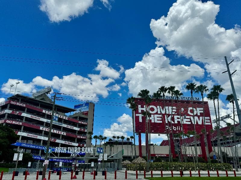 Holiday Inn Express & Suites Tampa - Stadium Area 3