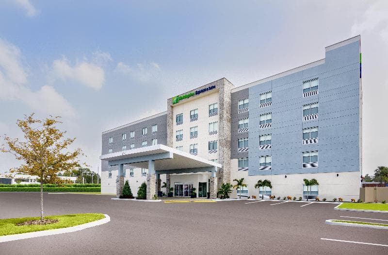 Holiday Inn Express & Suites Tampa - Stadium Area 4