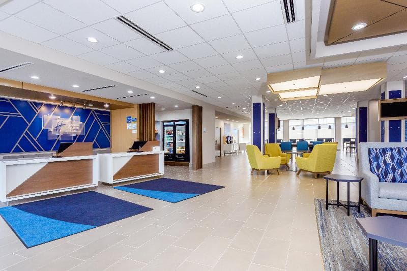 Holiday Inn Express & Suites Tampa - Stadium Area 5