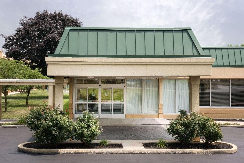 Days Inn & Suites By Wyndham York 4