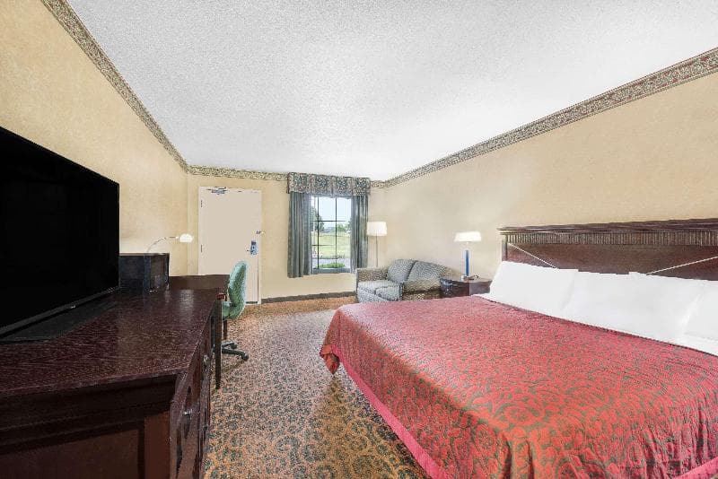 Days Inn & Suites By Wyndham York 2