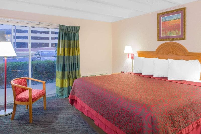 Days Inn by Wyndham Tallahassee University Center photo 1