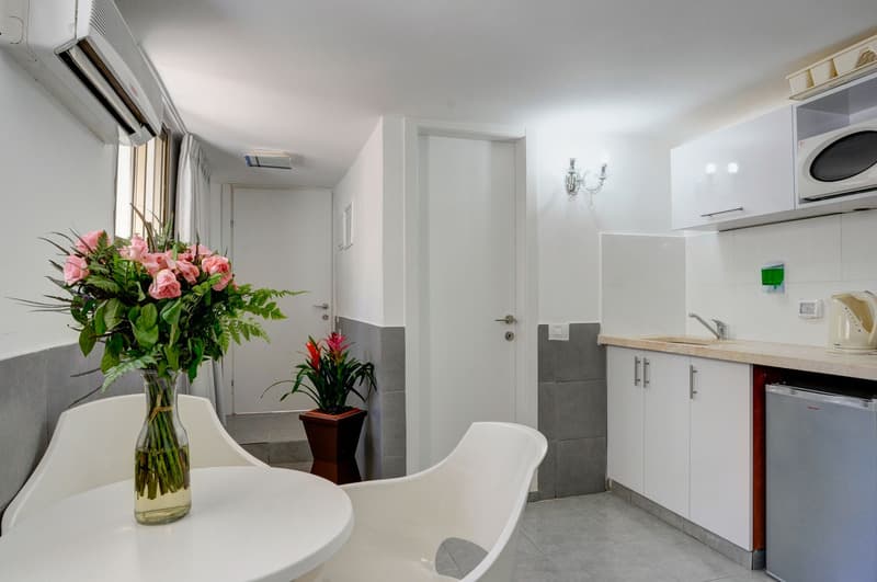 Liber Tel Aviv Sea Shore Suites 4