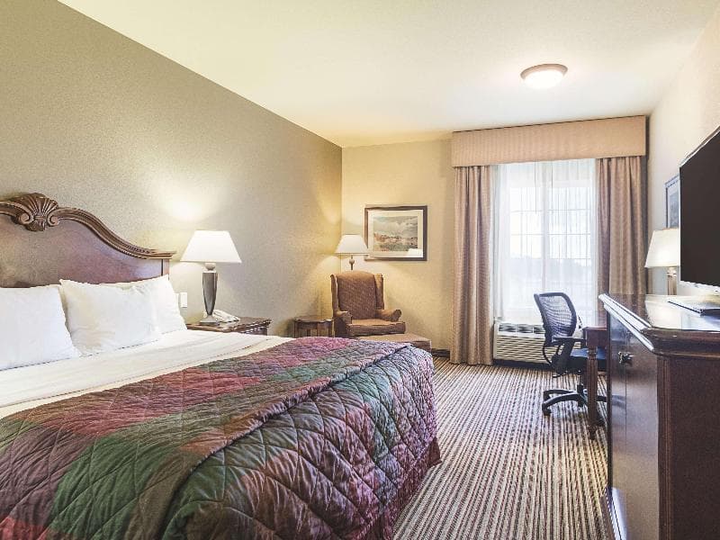 La Quinta Inn & Suites by Wyndham Trinidad 4