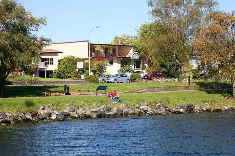 Te Anau Lakefront Backpackers main