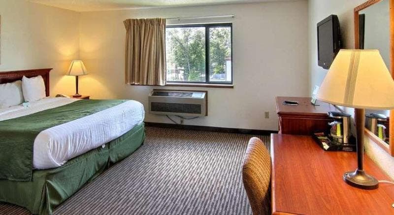 Days Inn & Suites By Wyndham Traverse City 2