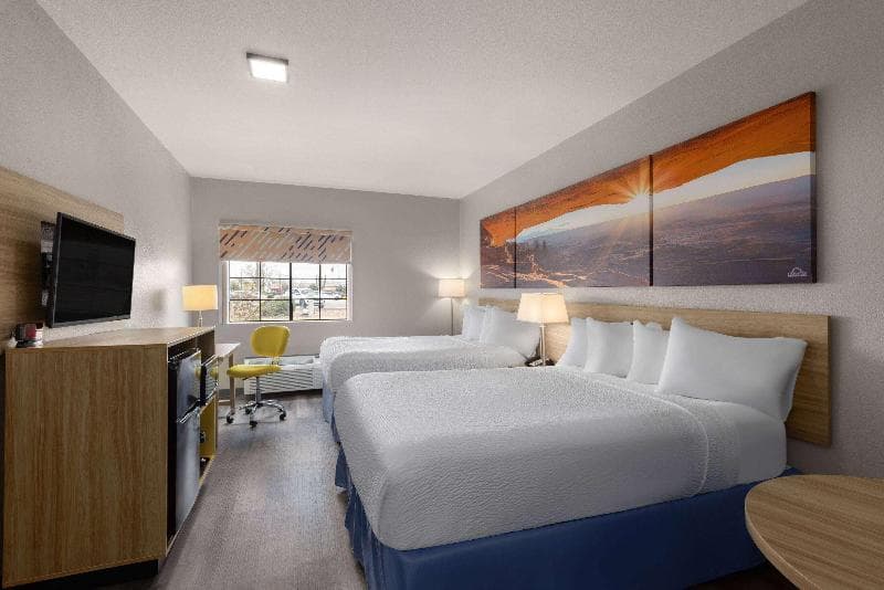 Days Inn & Suites By Wyndham Tucson/Marana 2