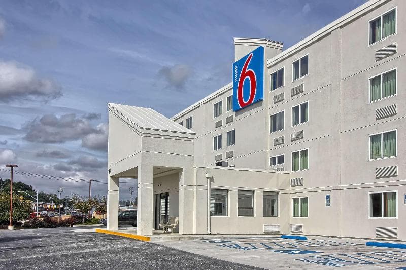 Motel 6 York North 5
