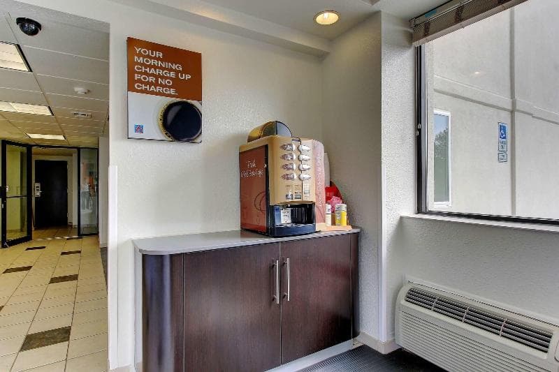 Motel 6 York North photo 1