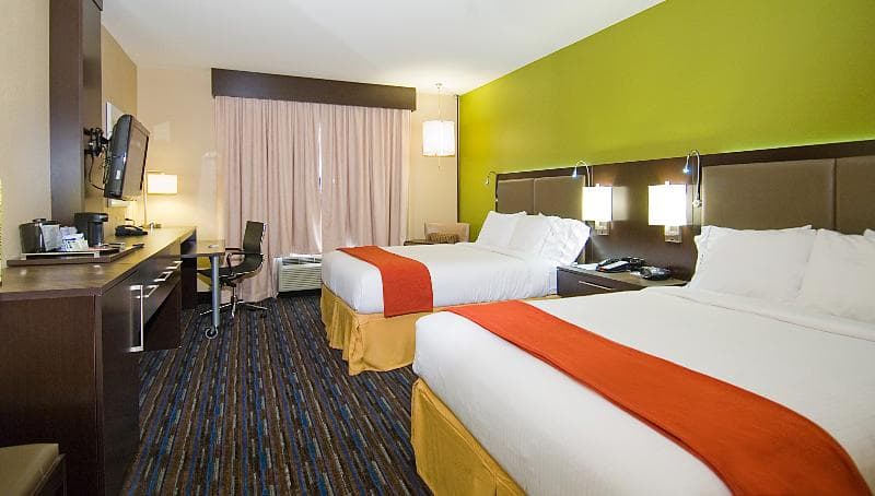 Holiday Inn Express Hotel & Suites Fulton 4