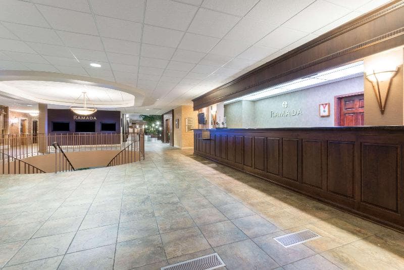 Ramada By Wyndham Topeka Downtown Hotel & Convention Center 4