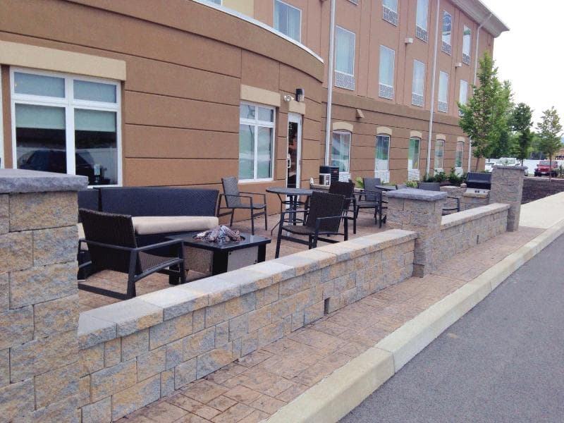 Holiday Inn Express & Suites Utica photo 1