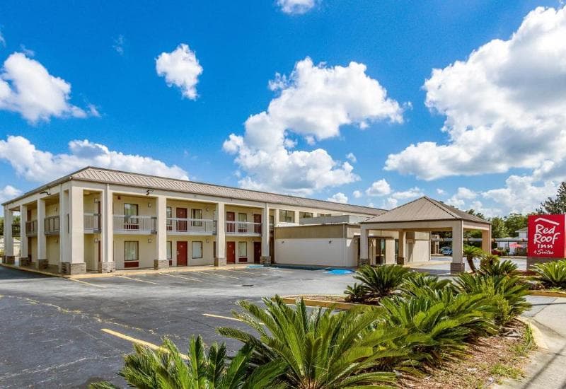 Red Roof Inn & Suites Statesboro - University photo 1