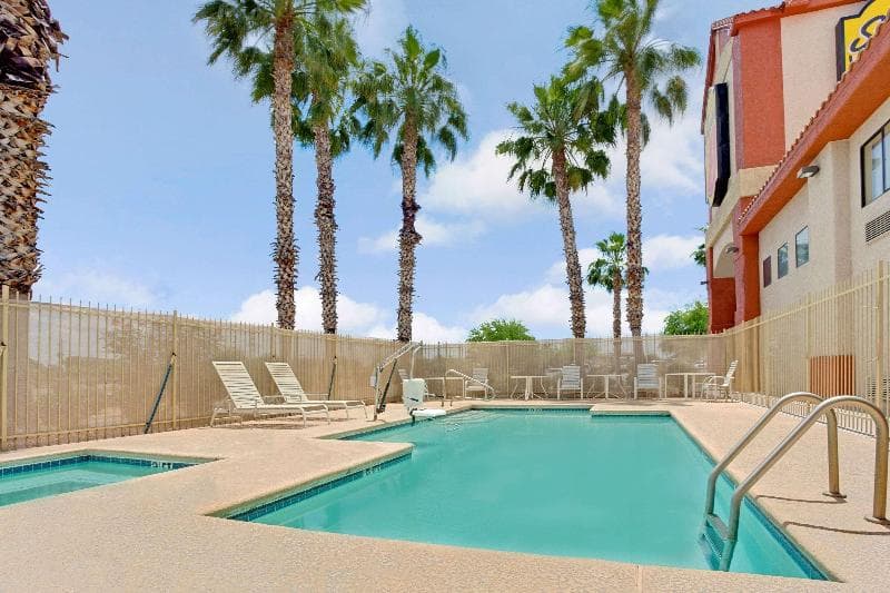Super 8 by Wyndham Tucson/Grant Road Area 4