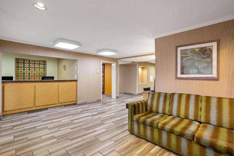 La Quinta Inn by Wyndham Auburn Worcester 5