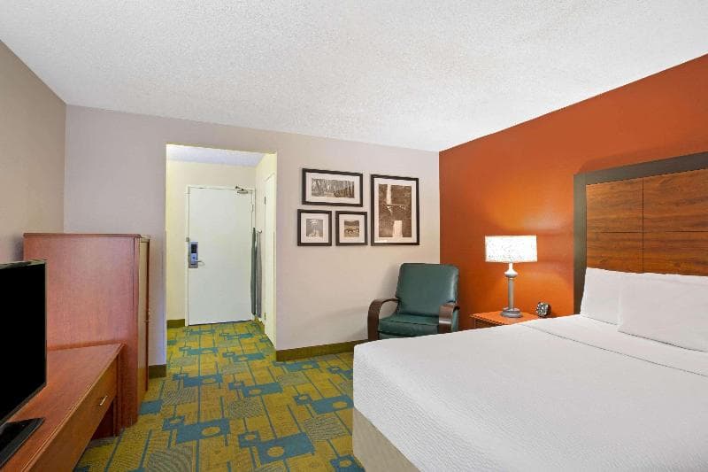 La Quinta Inn by Wyndham Auburn Worcester 4