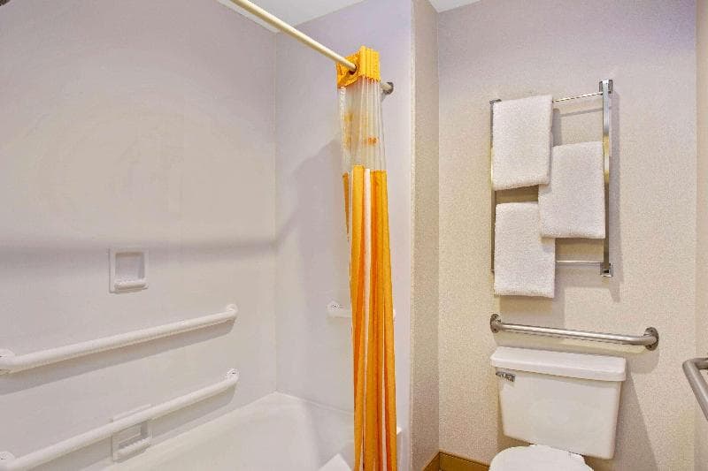 La Quinta Inn by Wyndham Auburn Worcester 3