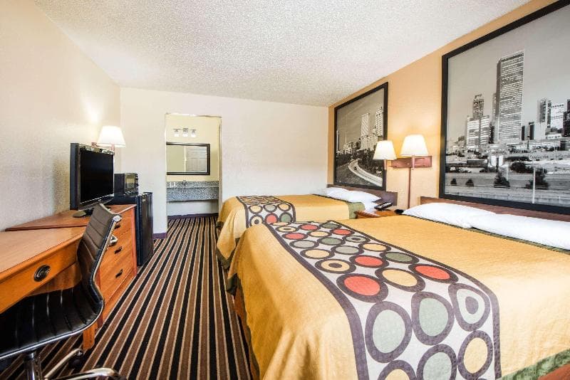 Super 8 by Wyndham Tulsa/Airport/State Fairgrounds 2