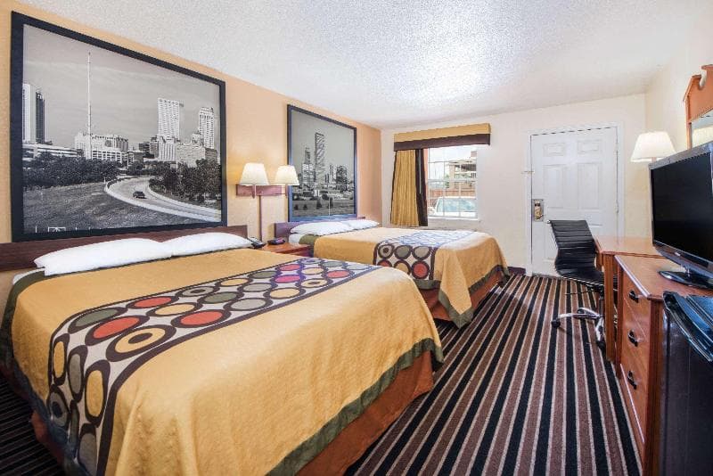 Super 8 by Wyndham Tulsa/Airport/State Fairgrounds 5