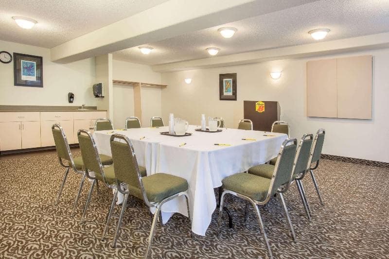 Super 8 by Wyndham Truro