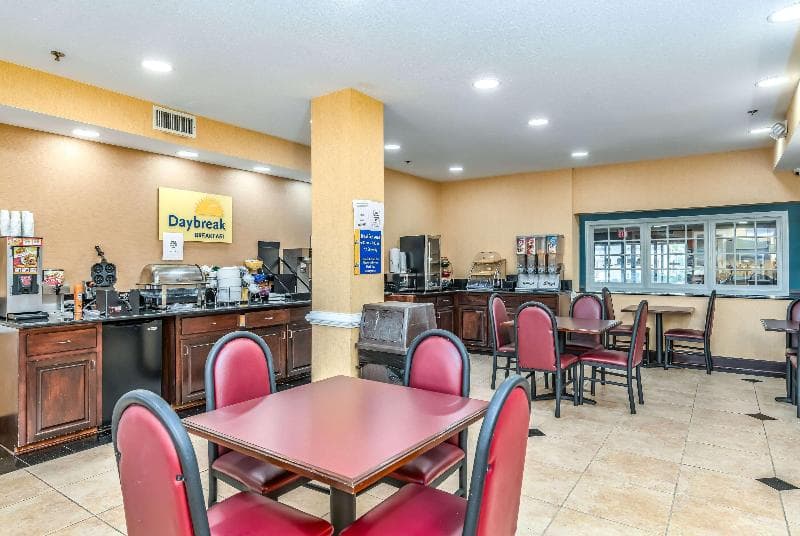 Days Inn & Suites By Wyndham Prattville-Montgomery 5