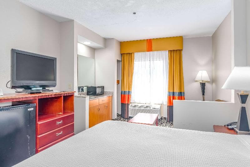Days Inn & Suites By Wyndham Prattville-Montgomery 2