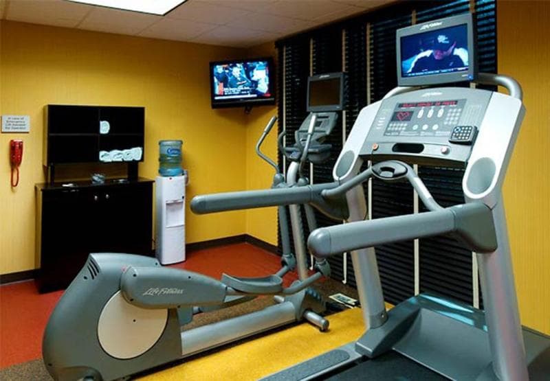 Courtyard By Marriott Troy 4