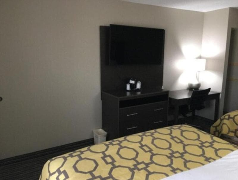 Baymont by Wyndham Topeka photo 1