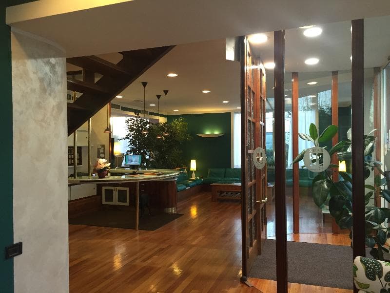 Business Hotel 2