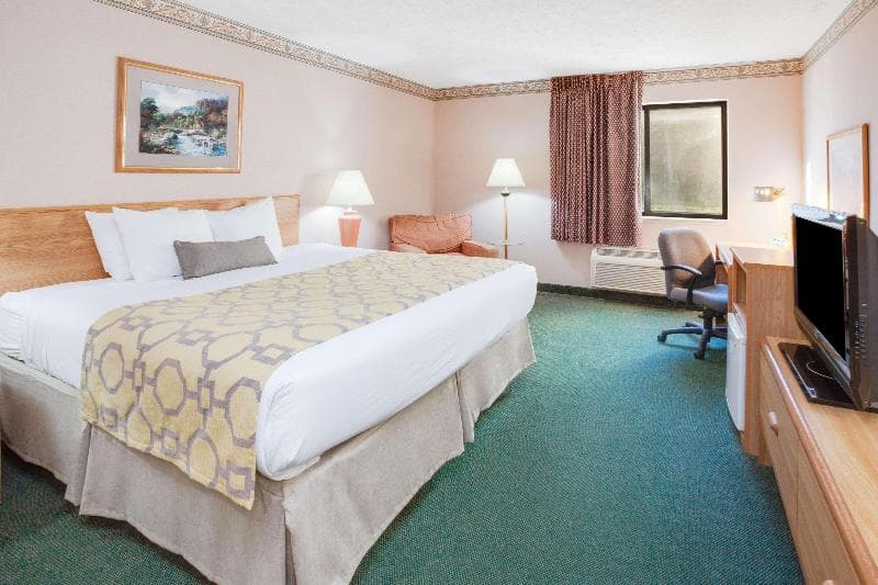 Baymont by Wyndham Traverse City 5