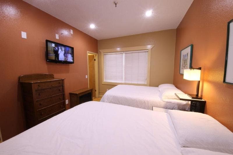 Hyde Park Hotel 5