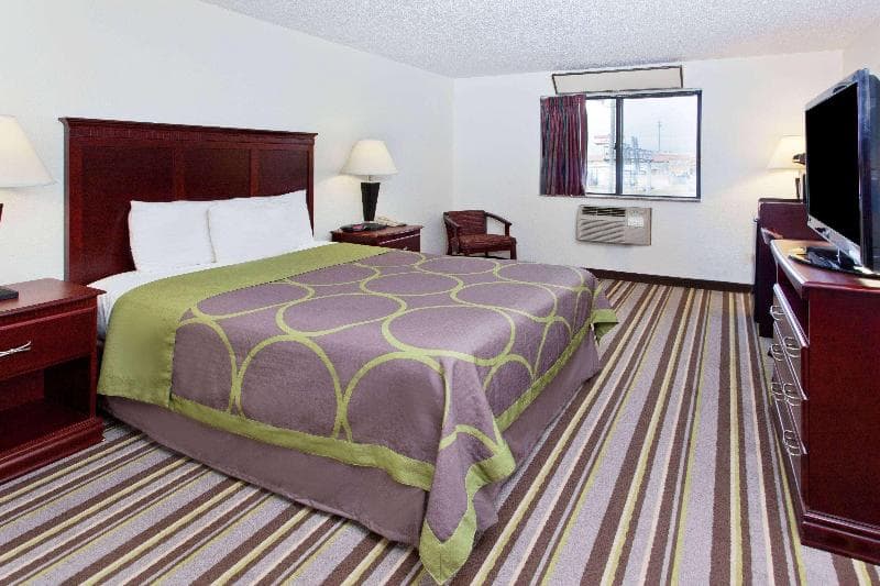 Super 8 by Wyndham Tuscaloosa photo 1