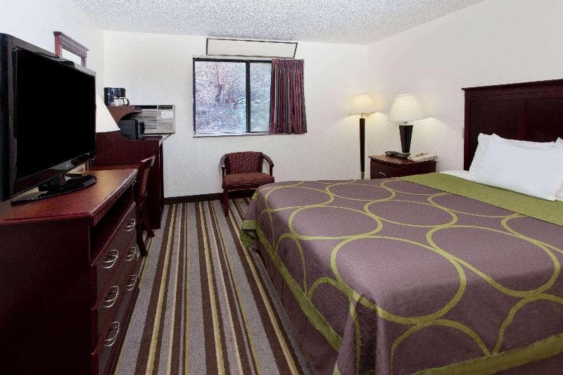 Super 8 by Wyndham Tuscaloosa 2