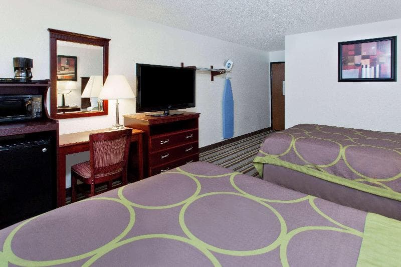Super 8 by Wyndham Tuscaloosa 5