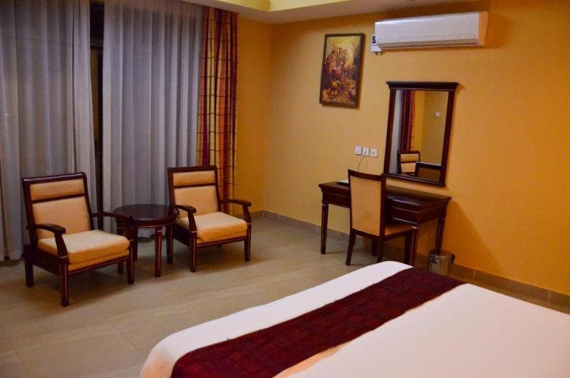 Royal Suites 4