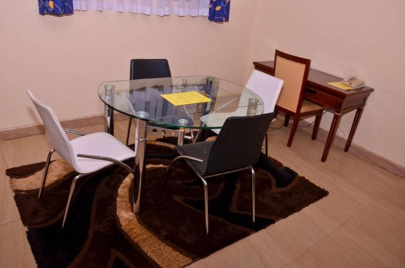Royal Suites 5