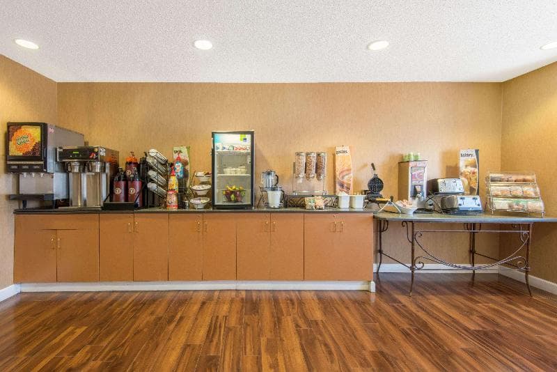Microtel Inn & Suites By Wyndham Raton 3