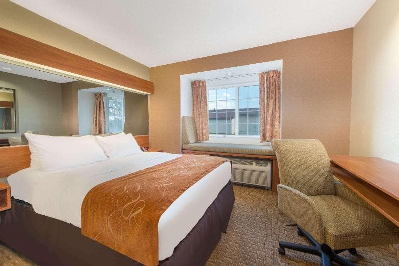 Microtel Inn & Suites By Wyndham Raton 4