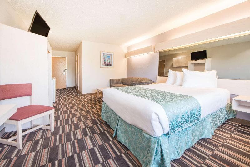 Microtel Inn & Suites By Wyndham Claremore 1