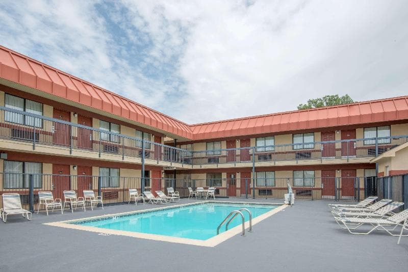 Super 8 by Wyndham Tulsa 5