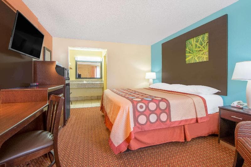 Super 8 by Wyndham Tulsa photo 1