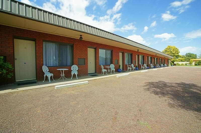 Nicholas Royal Motel main