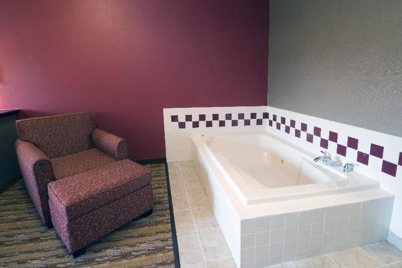 Holiday Inn Express & Suites Wauseon 3
